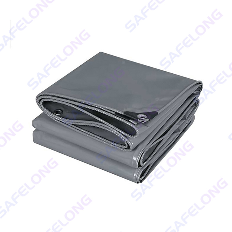 Plachta poškrábaná nožem